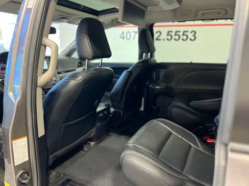 Used 2019 Toyota Sienna SE Premium image 20