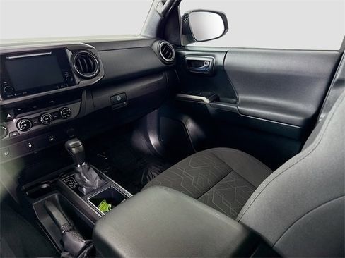 Certified 2017 Toyota Tacoma TRD Off-Road image 22