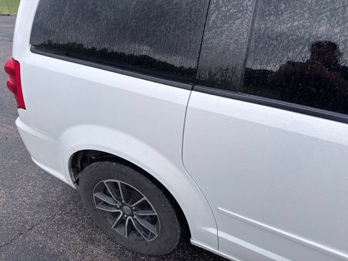 Used 2017 Dodge Grand Caravan SE FWD image 9