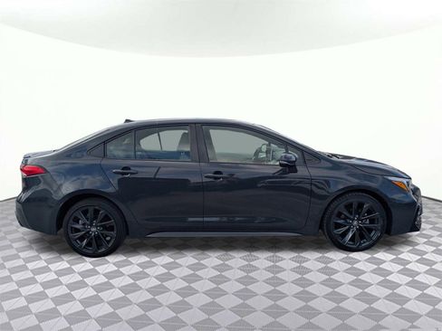 Used 2023 Toyota Corolla SE image 2