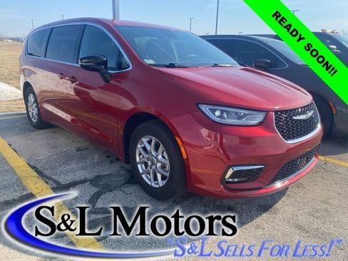 Used 2025 Chrysler Pacifica Select image 1