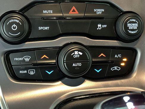 Used 2021 Dodge Challenger SXT RWD image 18