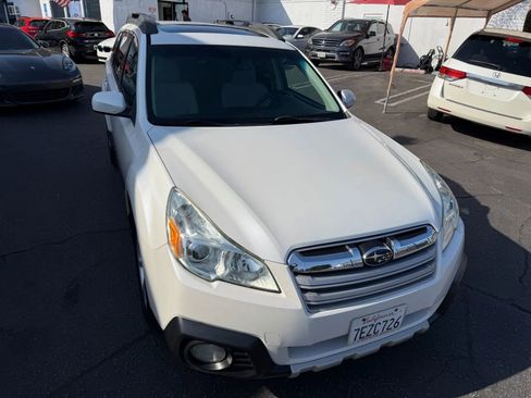 Used 2014 Subaru Outback 2.5i Premium AWD/4WD image 12
