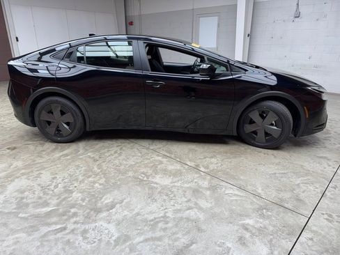 Used 2024 Toyota Prius LE image 6