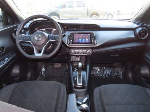 Used 2020 Nissan Kicks S image 5