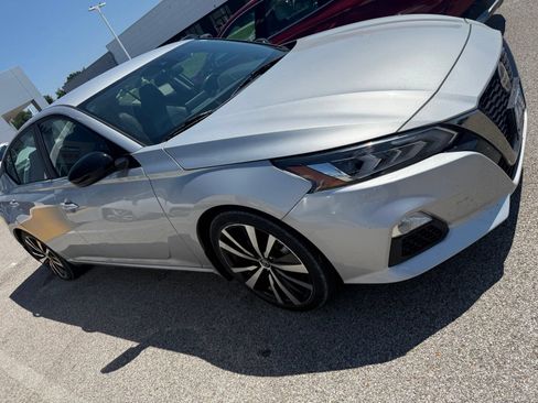 Used 2022 Nissan Altima 2.5 SR FWD image 2