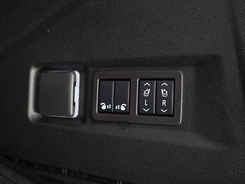 Used 2025 GMC Yukon Denali w/ Denali Reserve Package AWD/4WD image 11