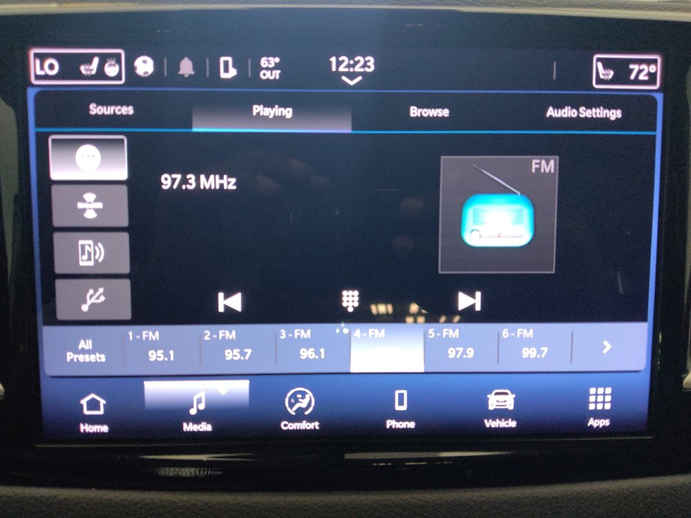 Used 2024 Chrysler Pacifica Touring-L FWD image 25