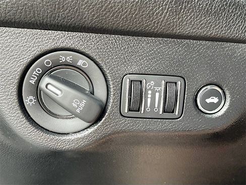 Used 2021 Dodge Challenger SXT w/ Blacktop Package image 10