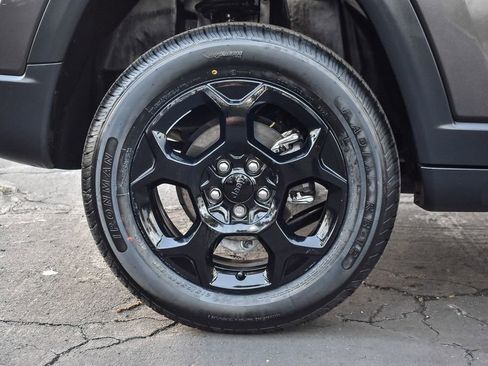 Used 2023 Jeep Compass Trailhawk image 12