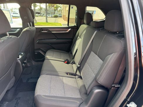 Used 2025 GMC Acadia Elevation image 9