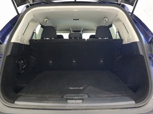 Used 2022 Nissan Rogue SV image 30