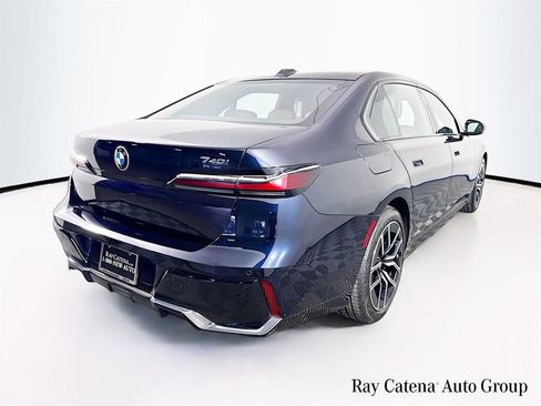 Used 2023 BMW 740i RWD image 7