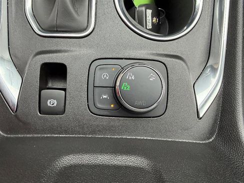 Used 2023 Chevrolet Traverse LT image 38