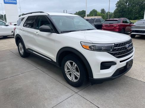 Used 2022 Ford Explorer XLT AWD/4WD image 4