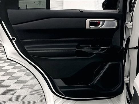 Used 2024 Ford Explorer ST w/ Technology Package image 23