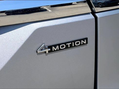 Used 2024 Volkswagen Atlas SE AWD/4WD image 10