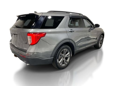Used 2021 Ford Explorer XLT w/ Equipment Group 202A AWD/4WD image 4