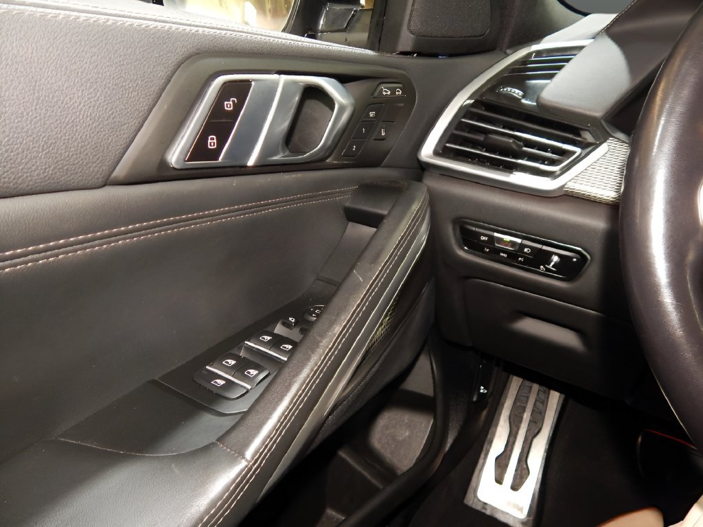 Used 2023 BMW X6 xDrive40i w/ M Sport Package AWD/4WD image 26