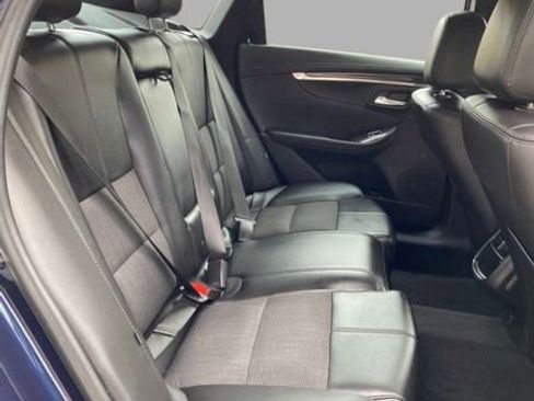 Used 2017 Chevrolet Impala LT w/ Convenience Package image 30