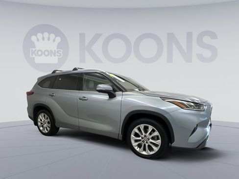 Used 2023 Toyota Highlander Limited AWD/4WD image 10