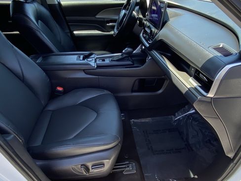Certified 2025 Toyota Grand Highlander AWD image 10