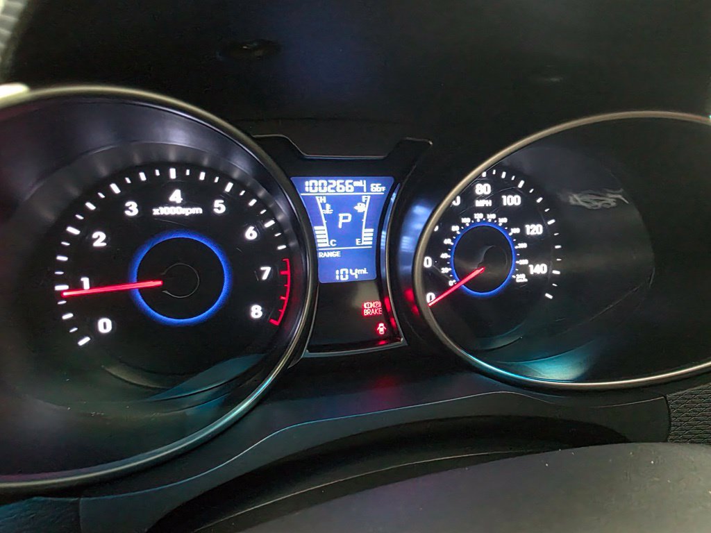 Used 2017 Hyundai Veloster Value Edition FWD image 9