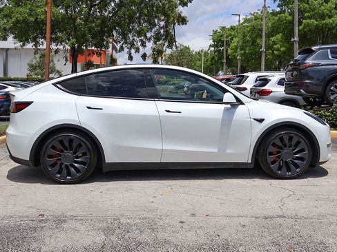 Used 2024 Tesla Model Y Performance AWD/4WD image 17