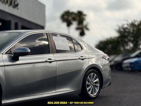 Used 2022 Toyota Camry LE FWD image 5