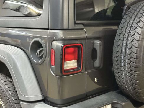 Used 2018 Jeep Wrangler Unlimited Sport S AWD/4WD image 28