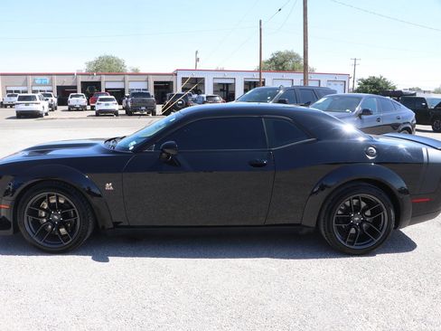 Used 2021 Dodge Challenger R/T Scat Pack RWD image 4