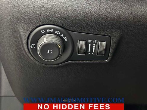 Used 2024 Jeep Compass Latitude image 36