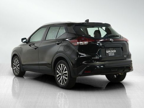 Used 2023 Nissan Kicks SV image 3