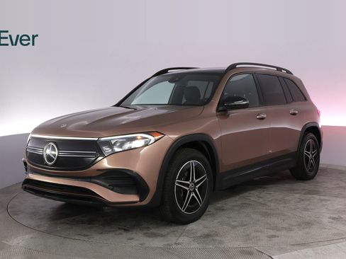 Used 2023 Mercedes-Benz EQB 300 4MATIC image 2