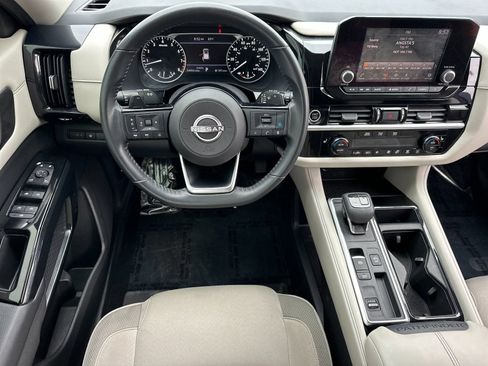 Used 2022 Nissan Pathfinder SV FWD image 13