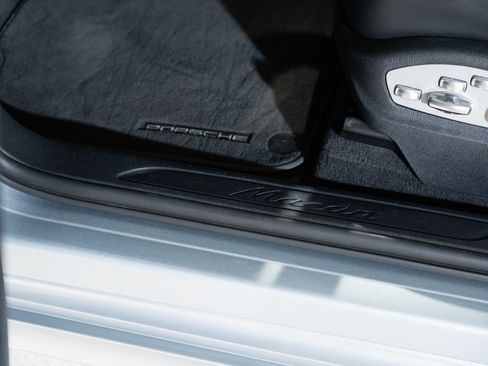 Certified 2023 Porsche Macan AWD/4WD image 12