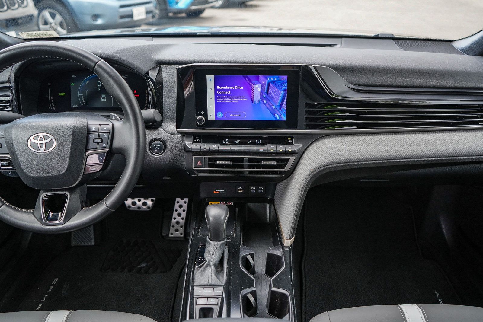 Used 2025 Toyota Camry SE AWD/4WD image 13