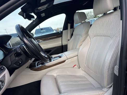 Used 2018 BMW 750i xDrive image 10