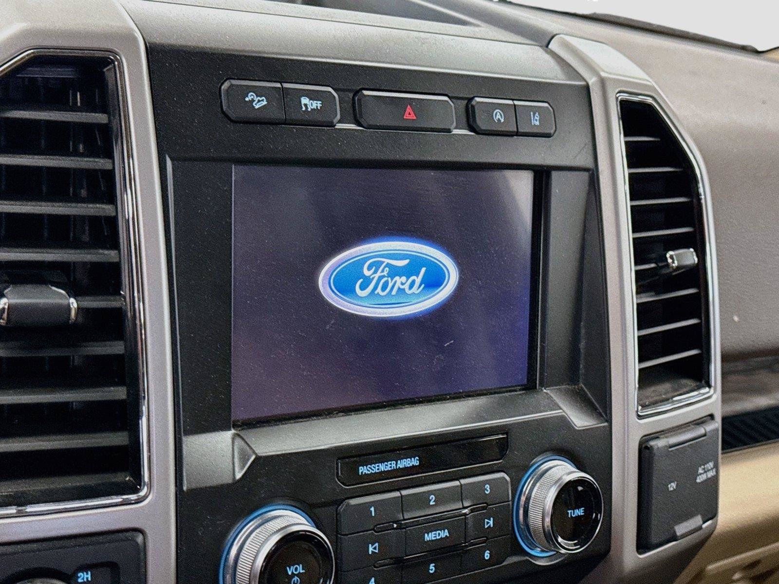 Used 2020 Ford F150 Lariat w/ Equipment Group 502A Luxury AWD/4WD image 4