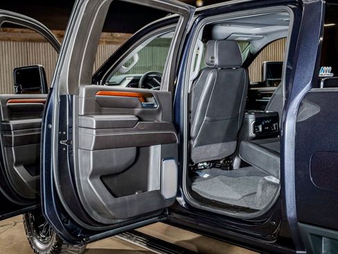 Used 2024 GMC Sierra 2500 Denali w/ Denali Reserve Package image 32