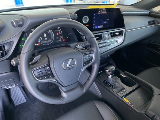 Used 2025 Lexus ES 300h w/ Premium Package FWD image 18