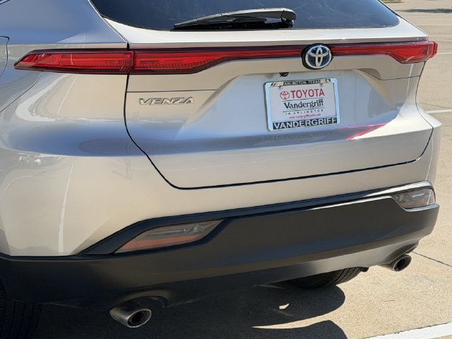 Used 2023 Toyota Venza LE AWD/4WD image 6