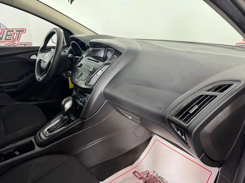 Used 2017 Ford Focus SE FWD image 12