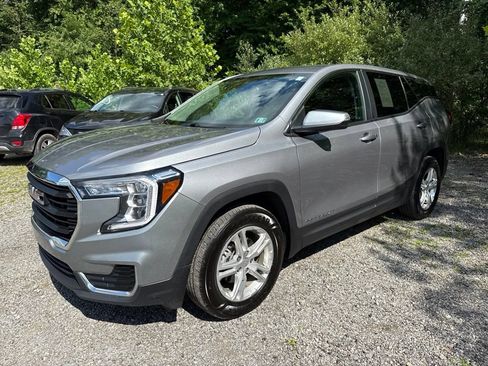 Used 2023 GMC Terrain SLE w/ LPO, Floor Liner Package AWD/4WD image 3
