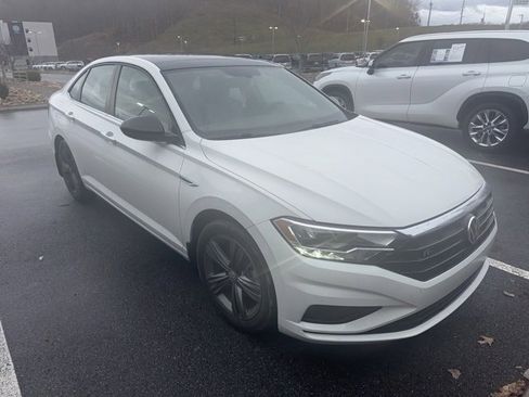 Used 2021 Volkswagen Jetta R-Line w/ R-Line Cold Weather Package image 6