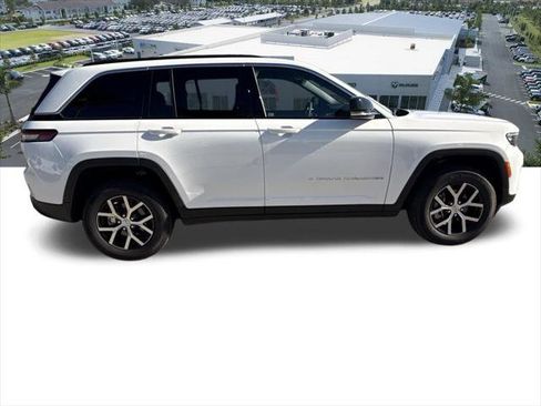 Certified 2025 Jeep Grand Cherokee Limited image 4
