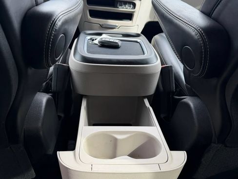 Used 2023 Chrysler Pacifica Touring-L FWD image 19