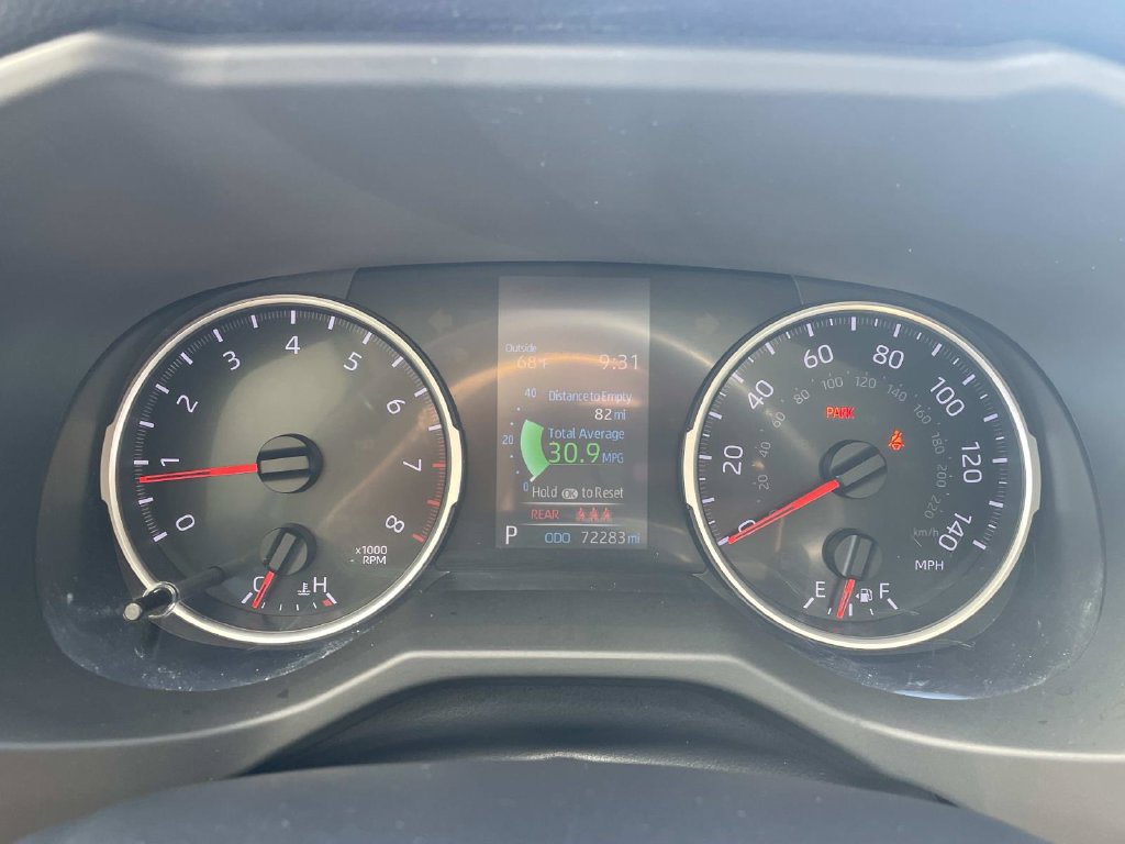 Used 2019 Toyota RAV4 XLE Premium FWD image 22
