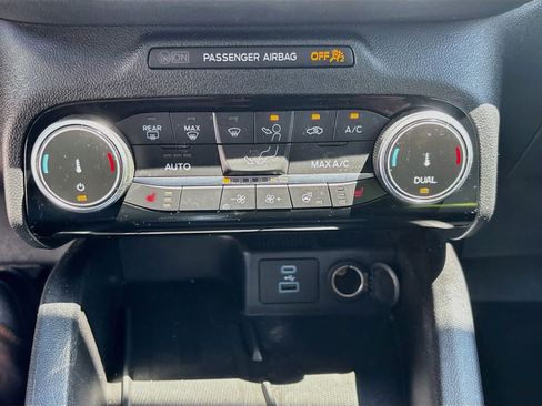 Used 2022 Ford Escape SEL w/ Technology Package FWD image 16