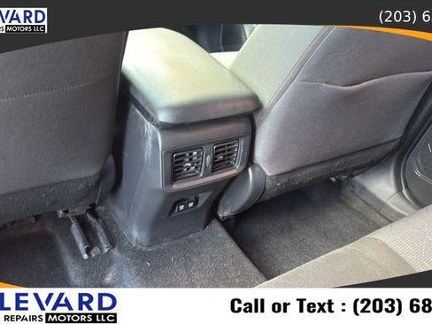 Used 2021 Toyota RAV4 XLE AWD/4WD image 28